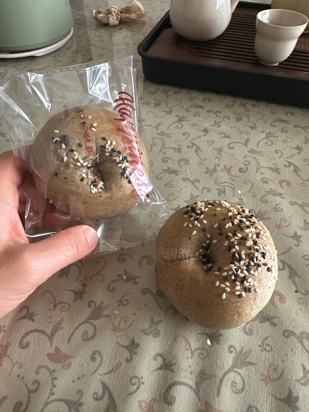 浓郁芝麻香的黑芝麻酱贝果