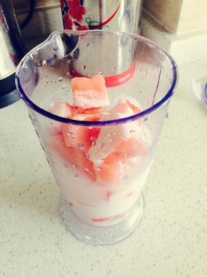 西瓜酸奶冰棍的做法 步骤2