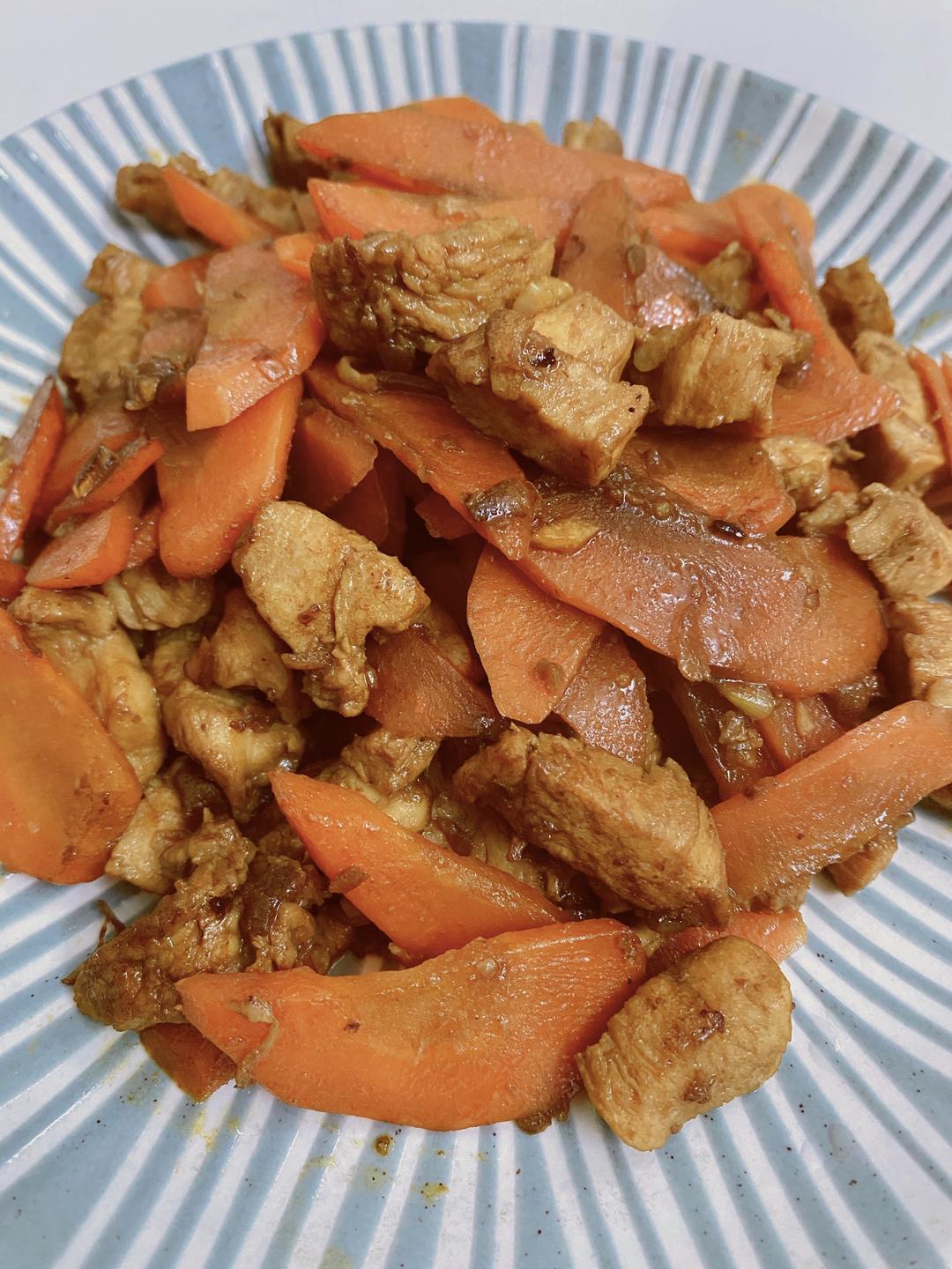 美味的胡萝卜炒鸡胸肉