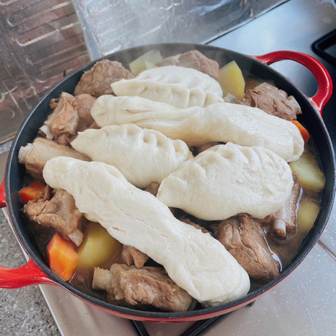 一锅出-豆角土豆玉米五花肉卷子