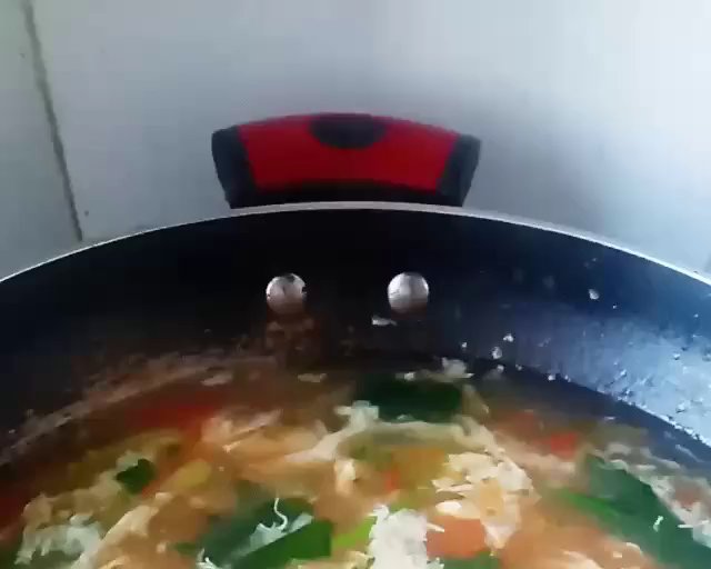 西红柿鸡蛋菠菜汤的做法