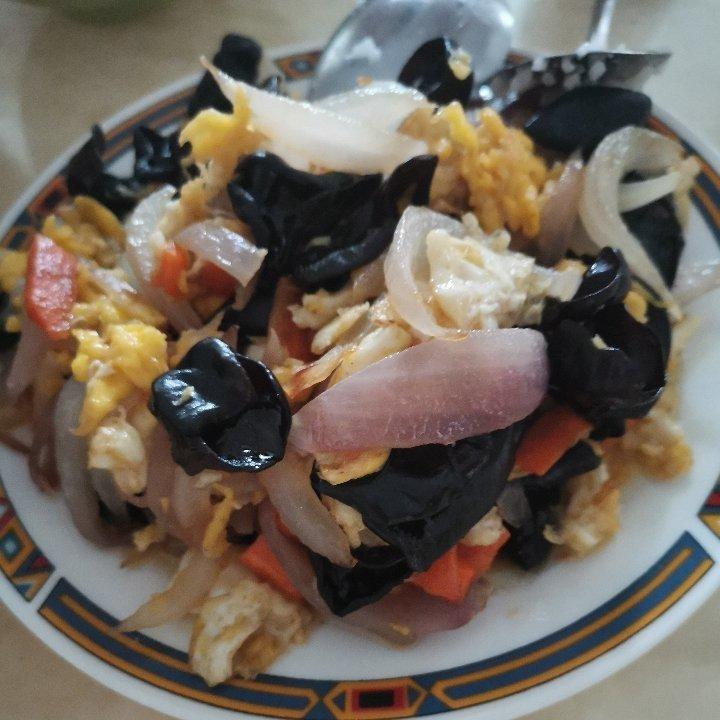 洋葱木耳炒鸡蛋