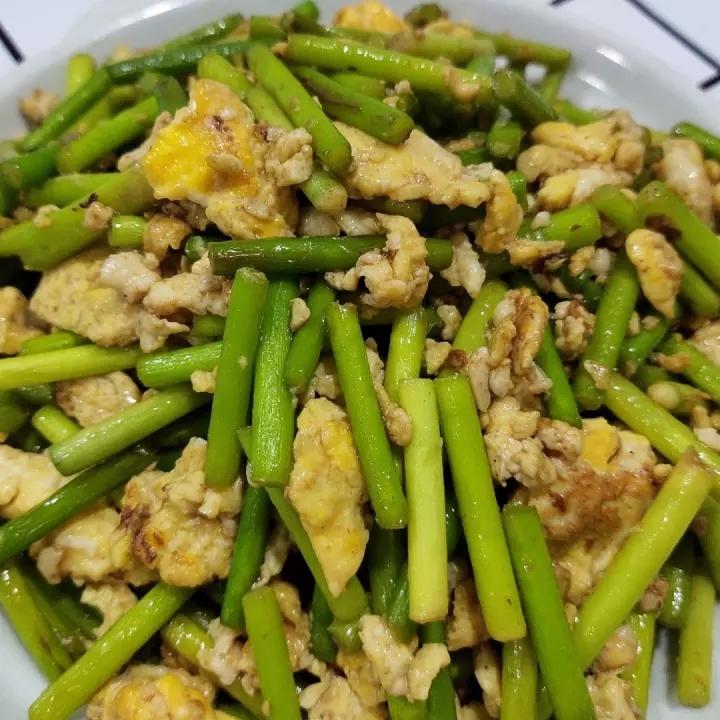蒜薹炒鸡蛋