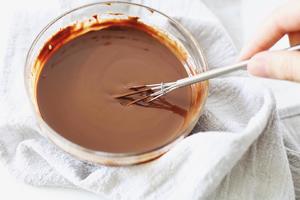 百香果巧克力泡芙<全世界最简单的西餐>的做法 步骤2