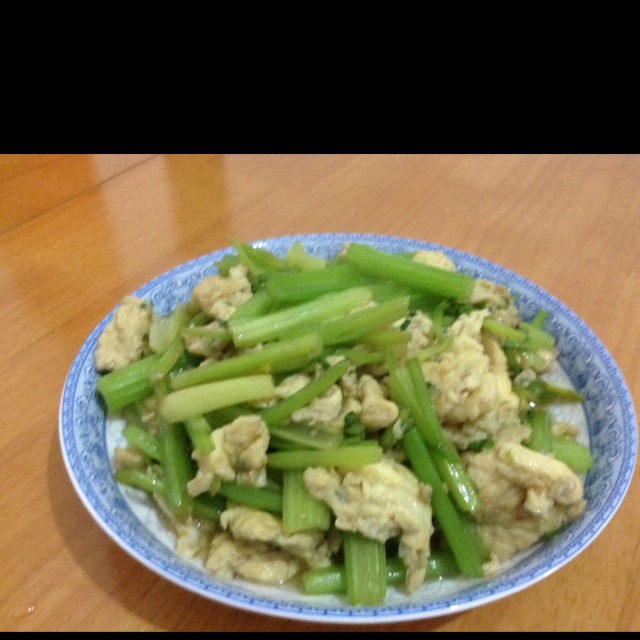 芹菜炒鸡蛋