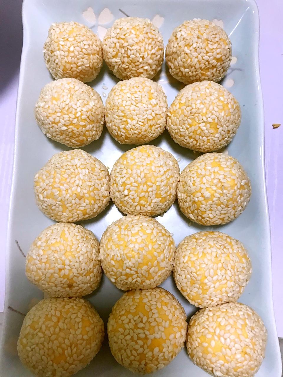 黄金球之一（南瓜芝麻球）