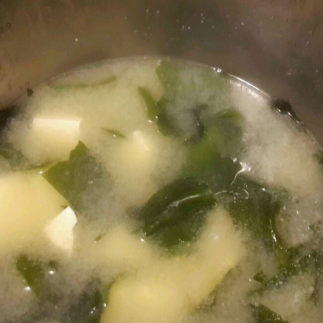 豆腐裙带菜味噌汤