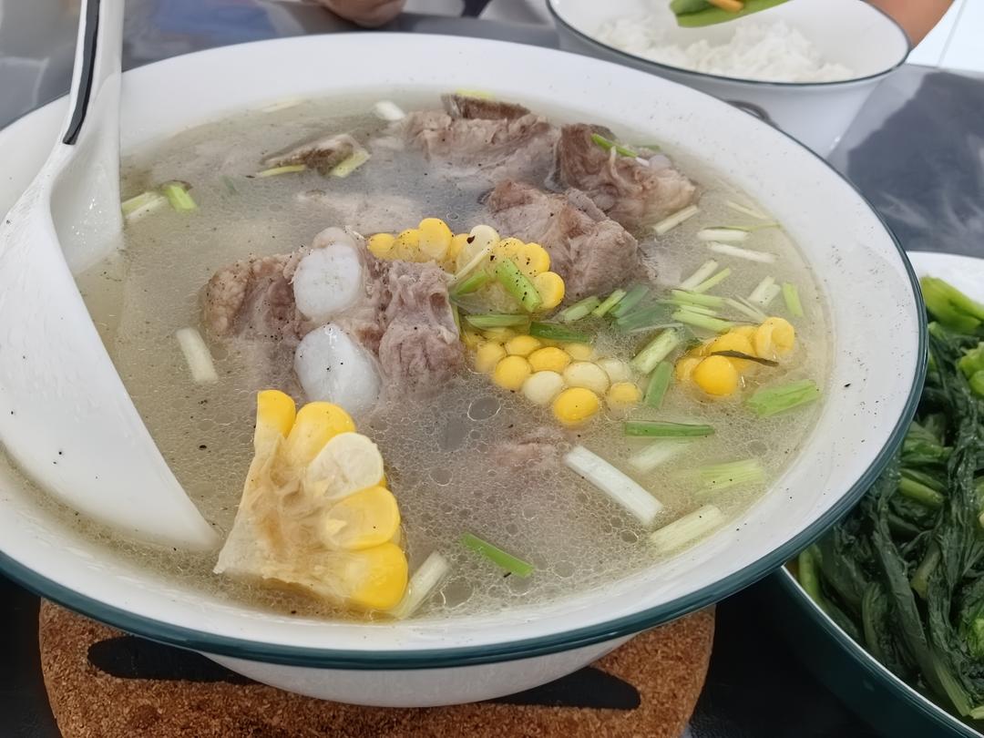连吃三碗的玉米山药排骨汤