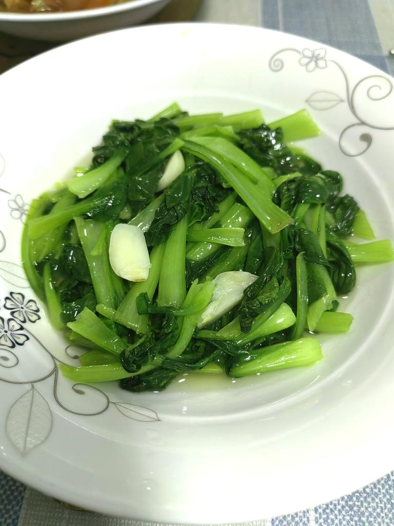 翠绿的清炒毛毛菜