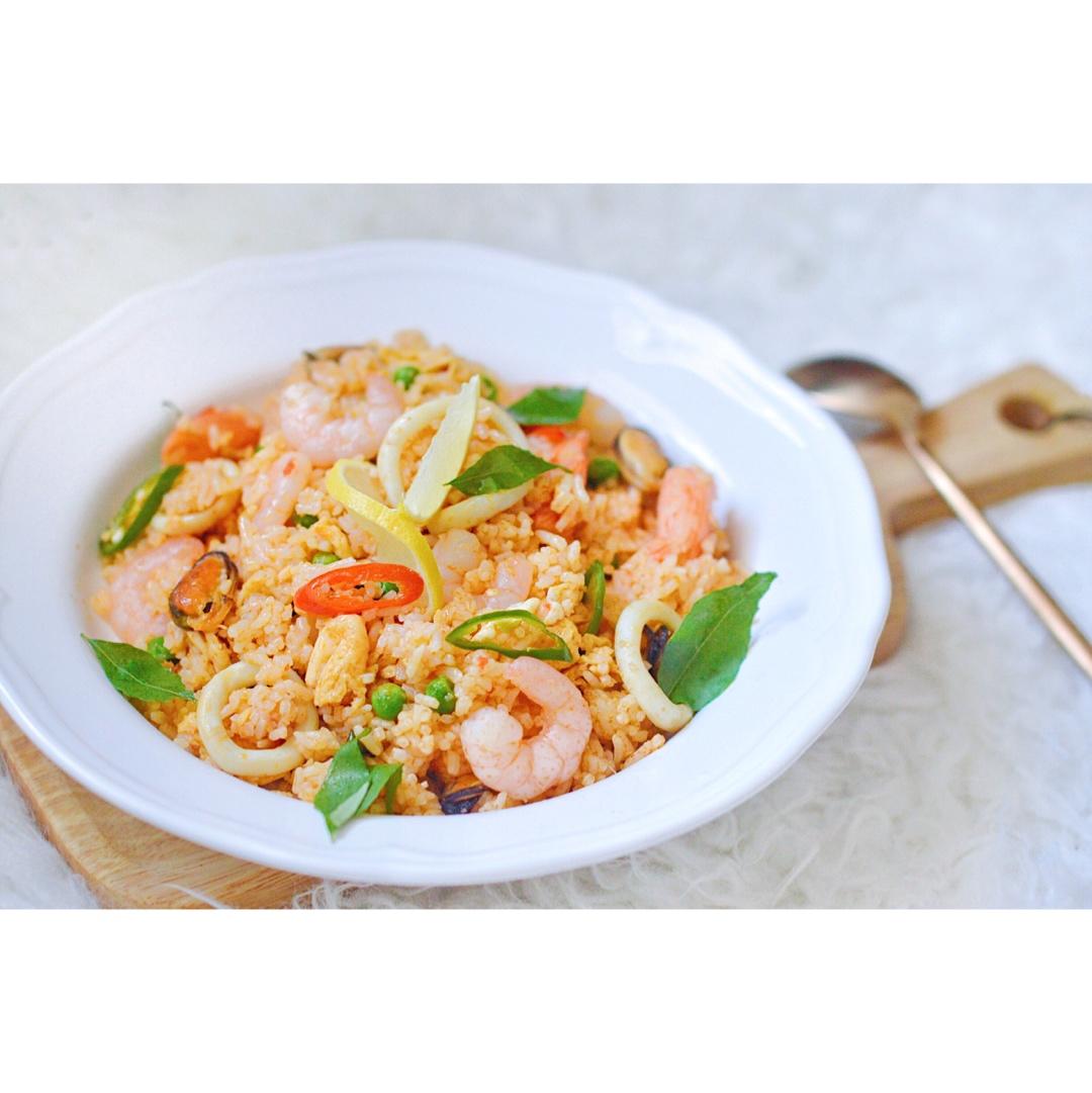 l-in做的泰式红咖喱海鲜炒饭