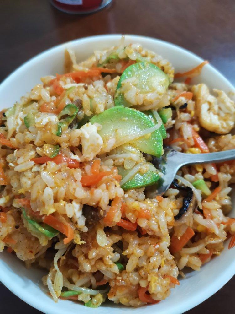泡椒牛肉石锅拌饭