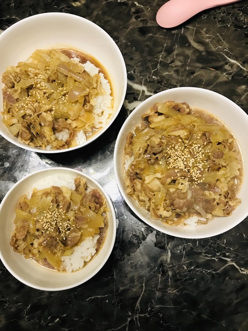 【调料简单的牛丼饭】