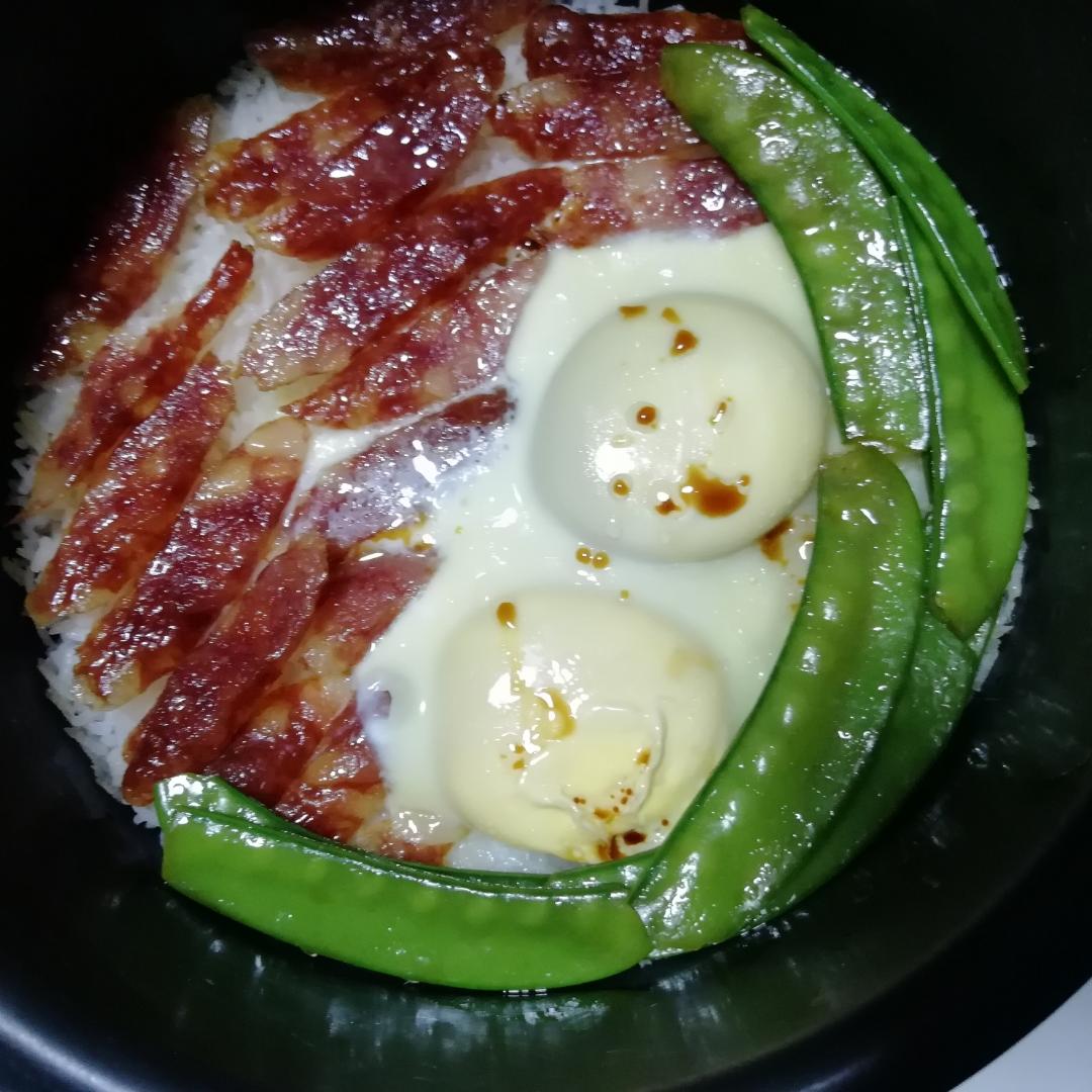 广式腊味煲仔饭