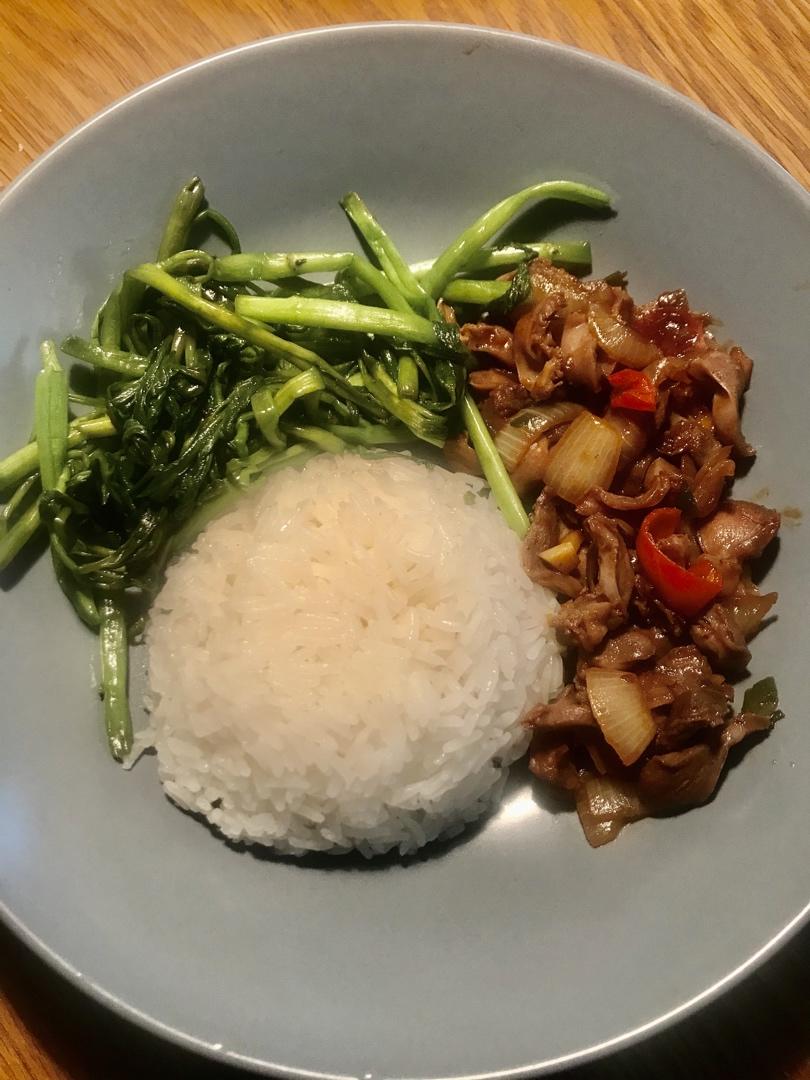 香脆洋葱炒鸡胗（快手餐/米饭杀手）