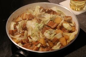 土豆红烧肉炖白菜的做法 步骤8