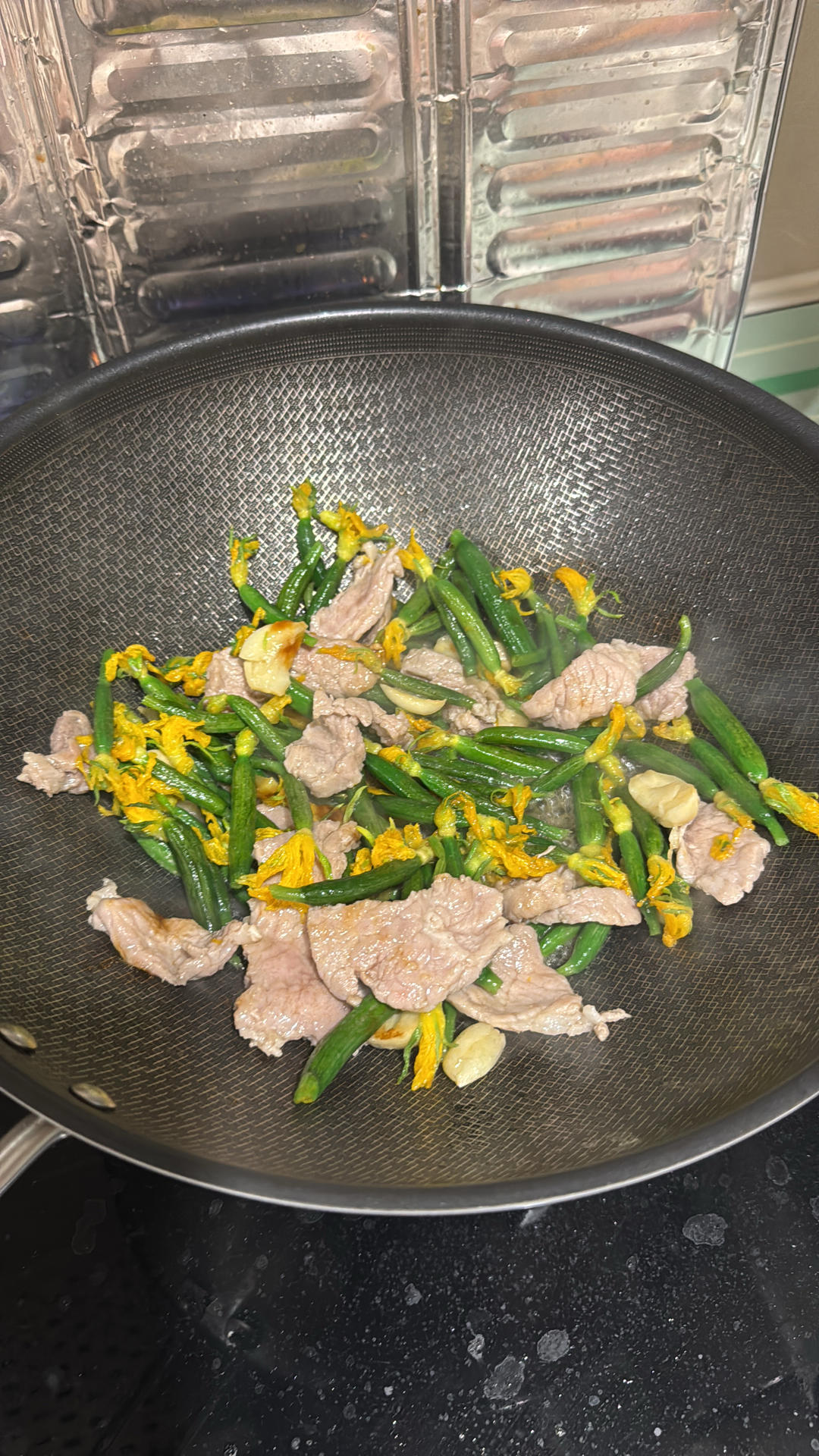 肉炒小黄瓜花
