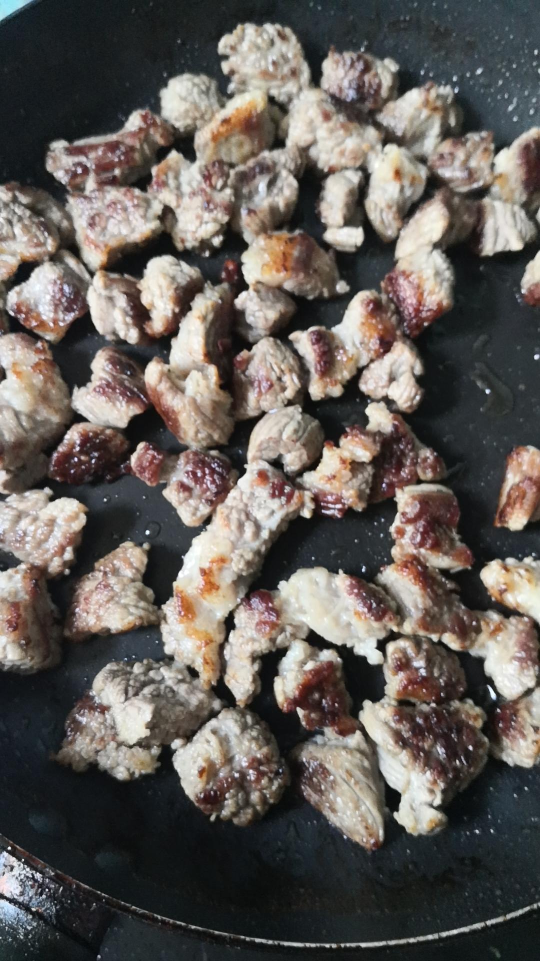 汤浓肉嫩的番茄牛腩，牛腩软烂秘法