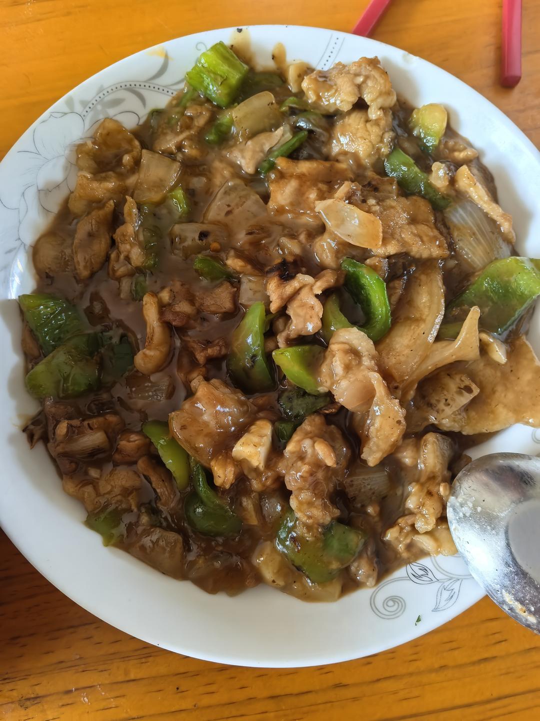 下饭菜：洋葱青椒炒肉片