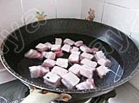 普洱香菇烧肉的做法 步骤2