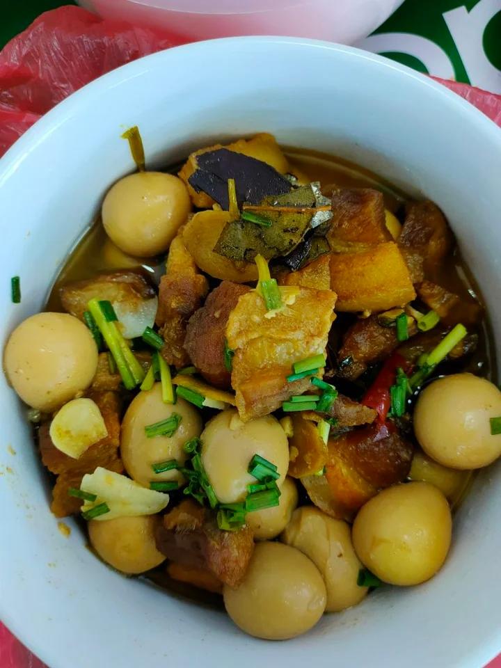 鹌鹑蛋红烧肉