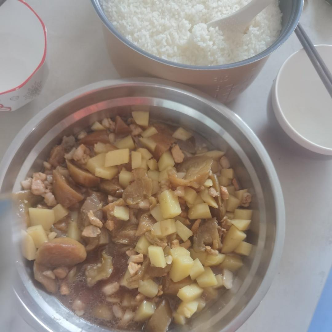 土豆茄子肉末盖浇饭