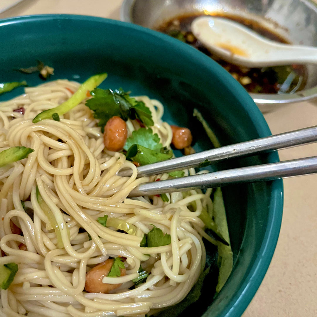 十分钟做好一盘开胃凉拌面～太好吃啦