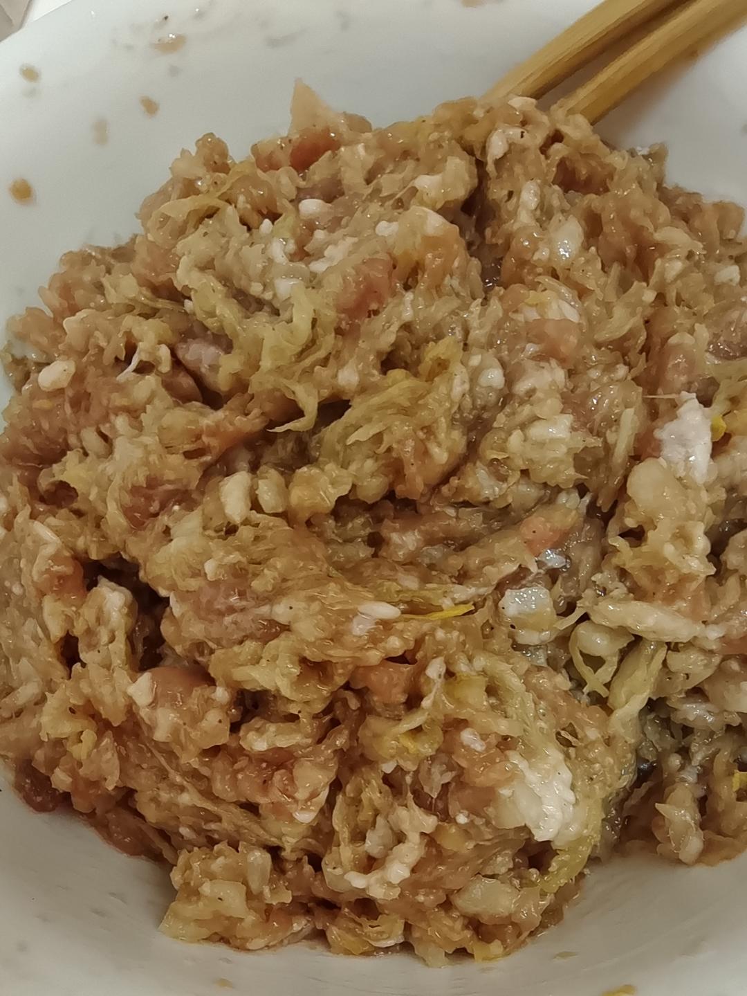 酸菜肉饺子