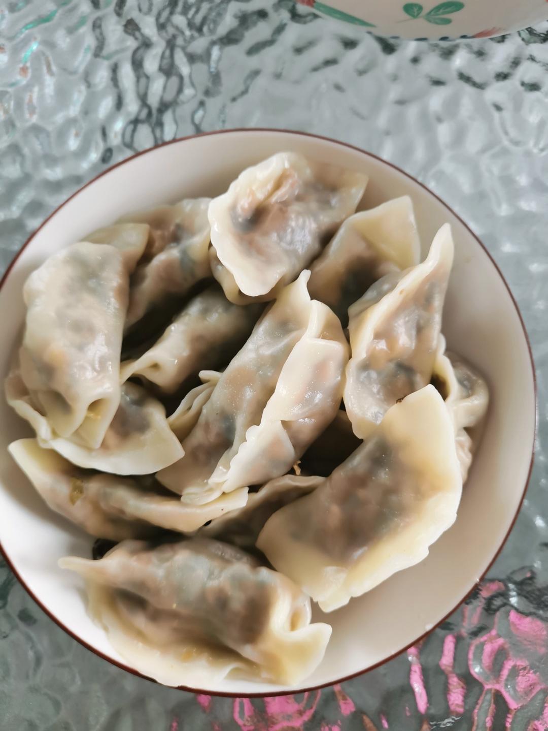 外婆菜肉饺子