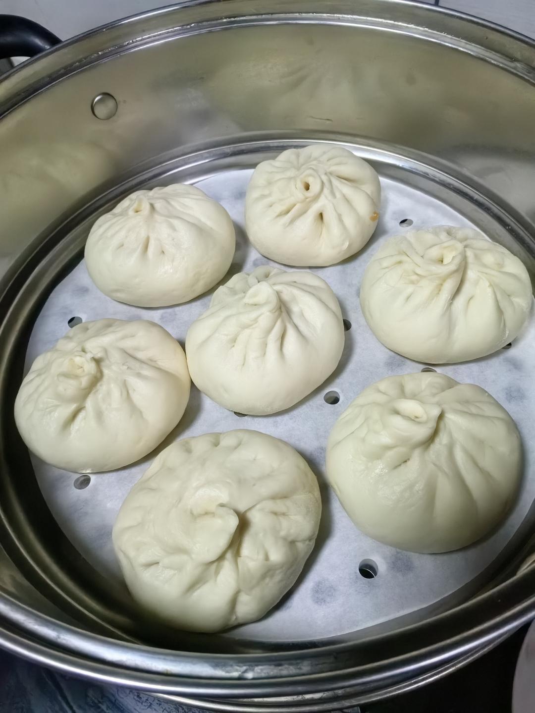 松软多汁的肉包子