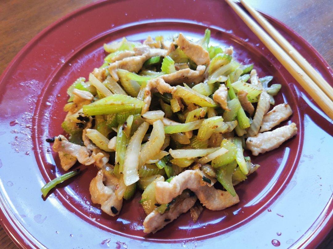 芹菜炒五花肉