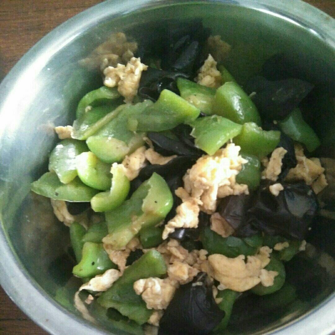 黑木耳青椒炒鸡蛋（营养又下饭）