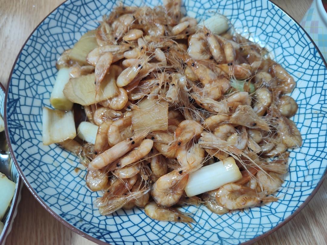 厨师长教你：“油爆小河虾”的家常做法，壳脆肉嫩，汤汁饱满