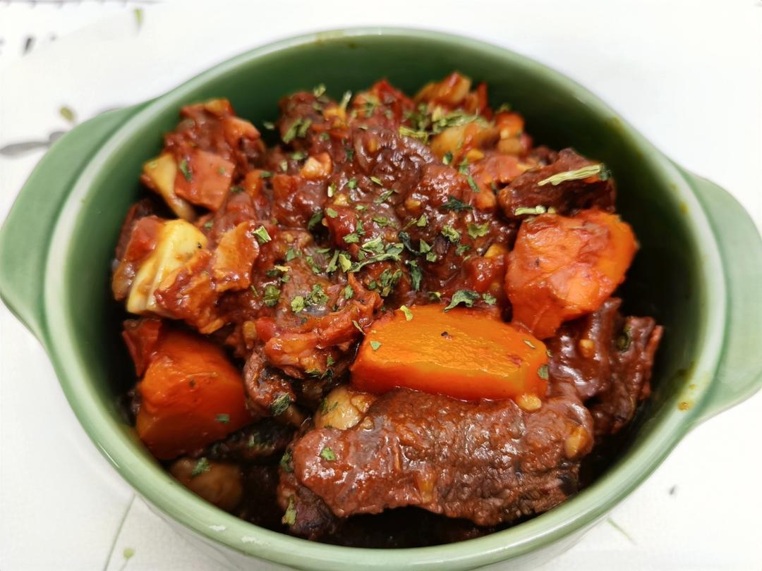 勃艮第红酒炖牛肉boeuf bourguignon（无铸铁锅也能做）
