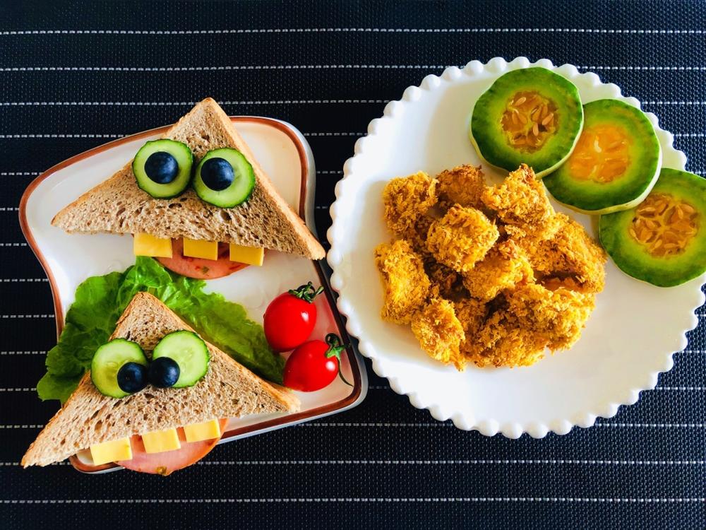 会吐舌头的大牙怪三明治