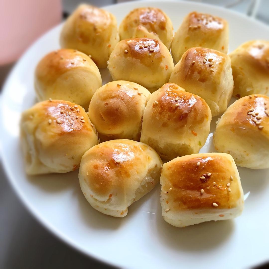 胡萝卜奶油小面包