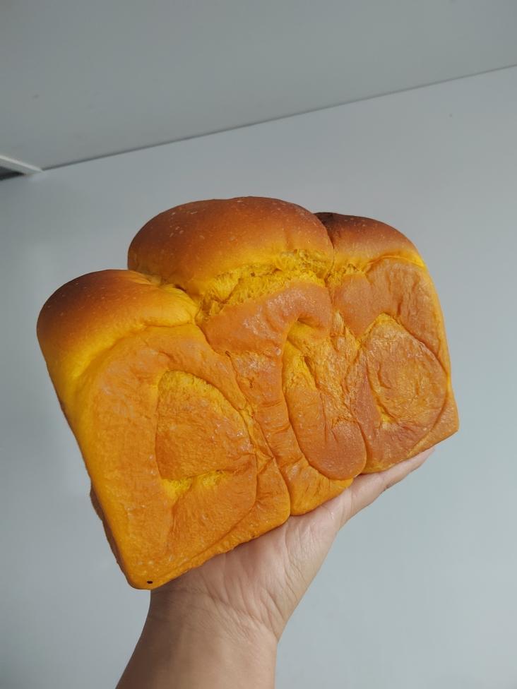 金灿灿柔软好吃的南瓜吐司｜超适合秋冬