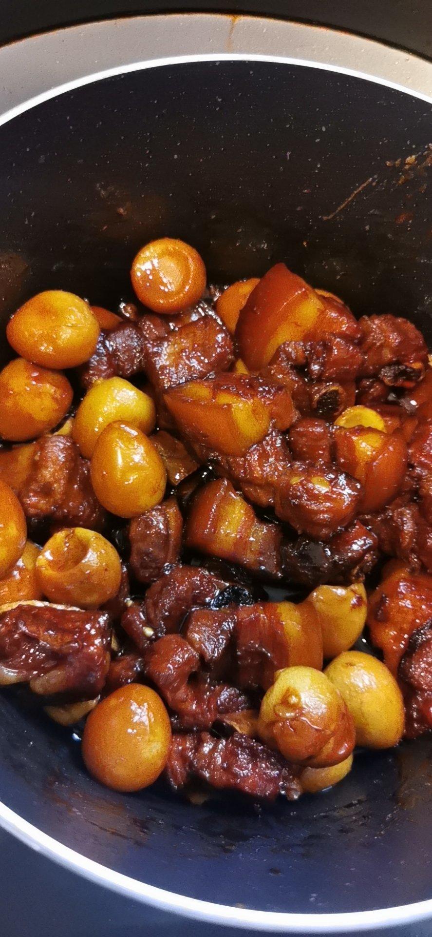 加了鹌鹑蛋后，这盘红烧肉，美味的逆天啦——鹌鹑蛋烧肉（孔瑶食谱）