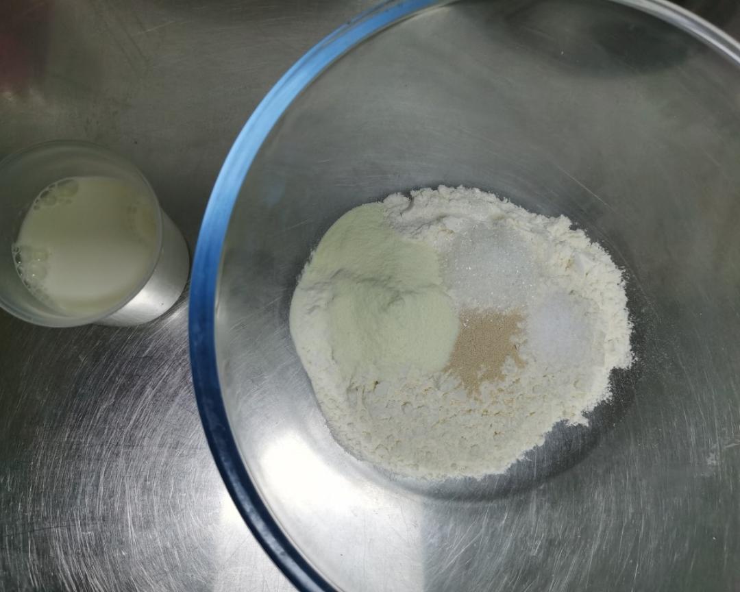 纯奶手撕吐司的做法 步骤1