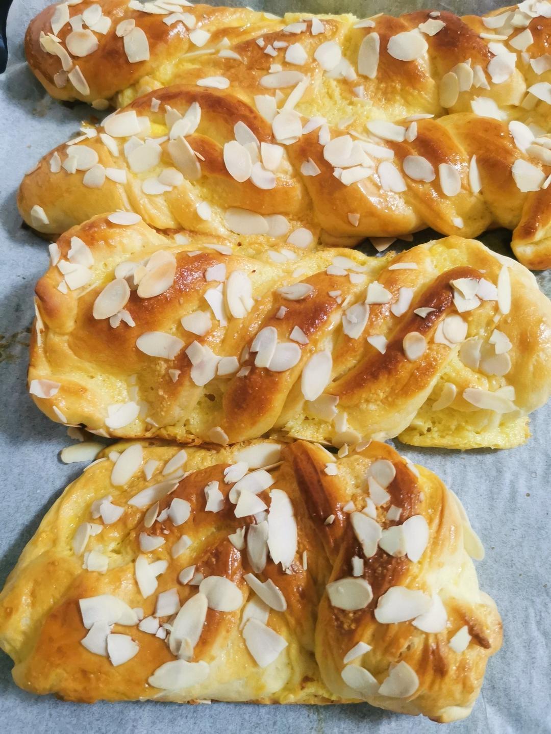 杏仁奶酥面包