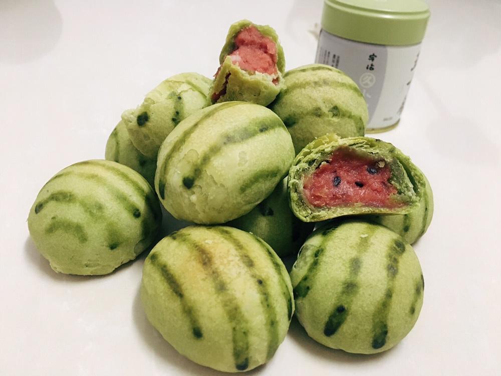 榴莲味的薄荷绿做的西瓜酥