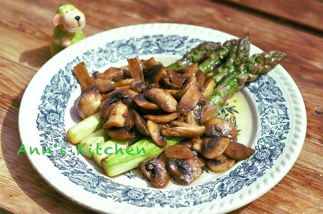 蚝油蘑菇芦笋的做法