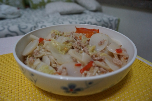 黄芽菜肉丝炒年糕