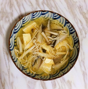 菌菇虾皮豆腐汤的做法 步骤4