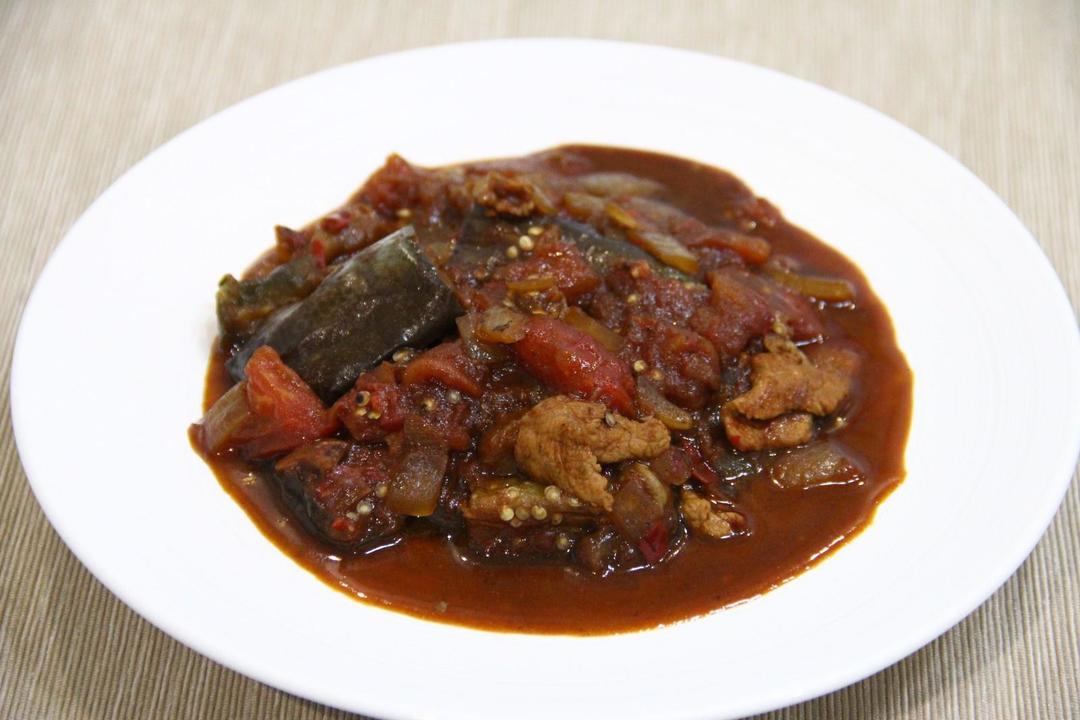 《昨日的美食》之茄子、番茄和猪肉的中式辣炒的做法