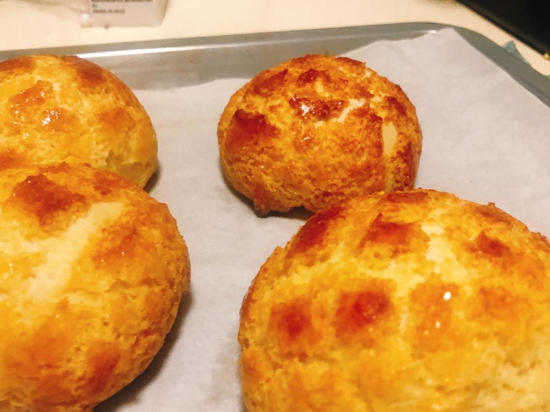 好吃到炸裂的港式菠萝包（附带制作酥皮的小视频）