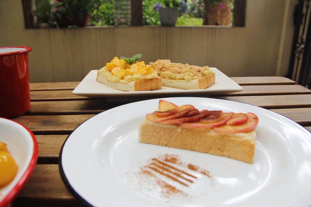 苹果肉桂开放式三明治