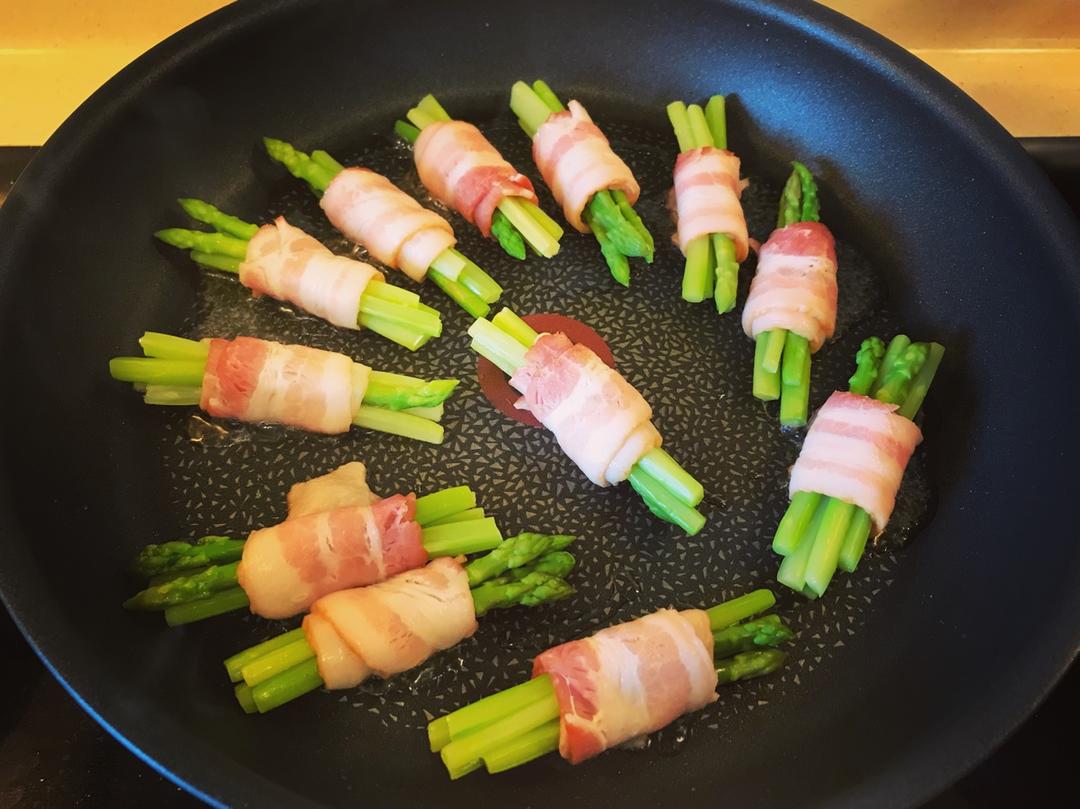 molly哦做的培根芦笋卷