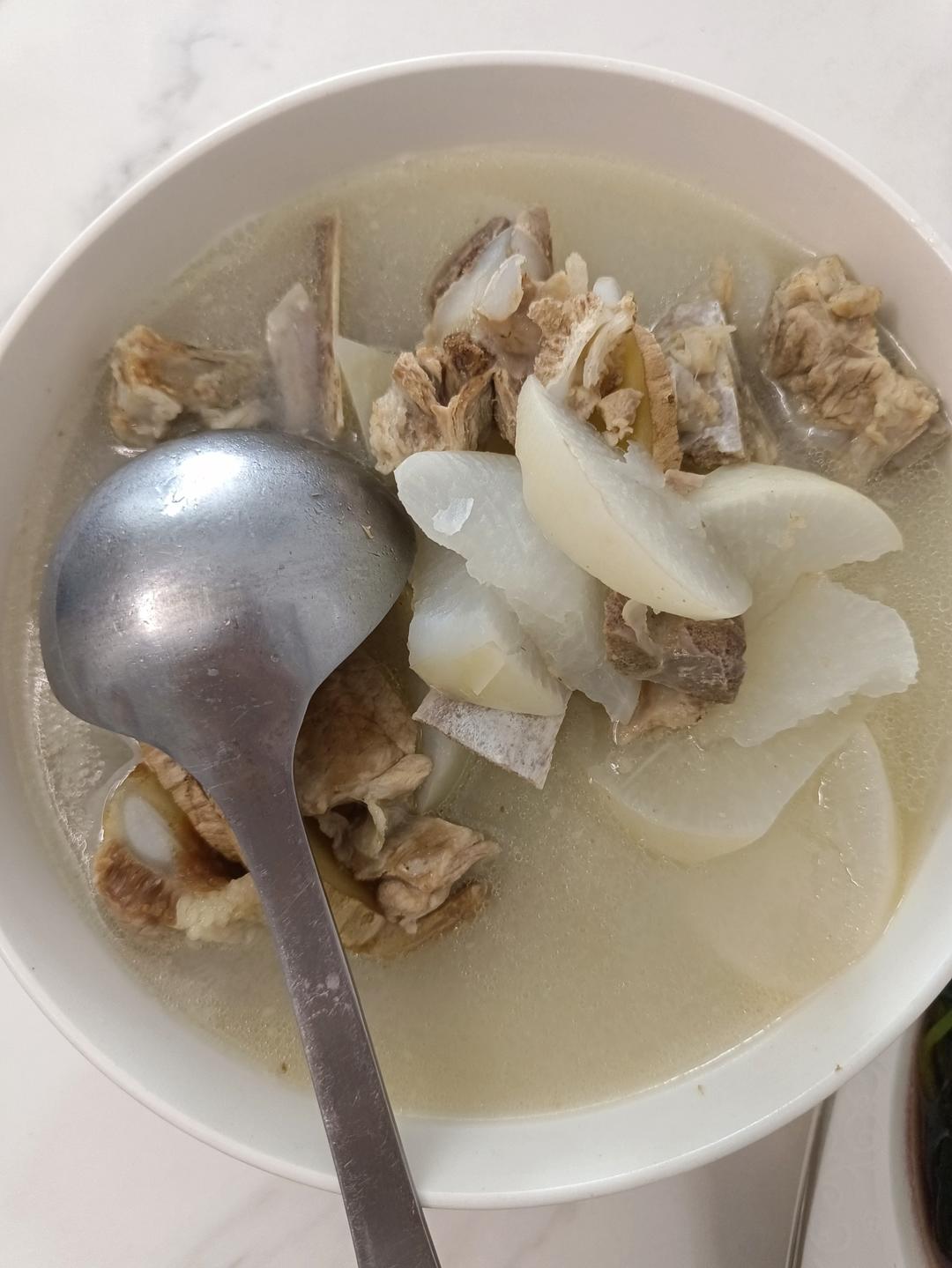 萝卜炖排骨-秋冬懒人汤