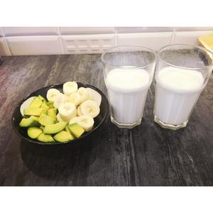 牛油果香蕉奶昔（家庭版）的做法 步骤3