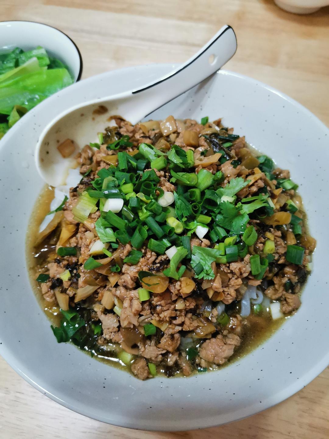 超快手的榨菜肉沫粉丝汤